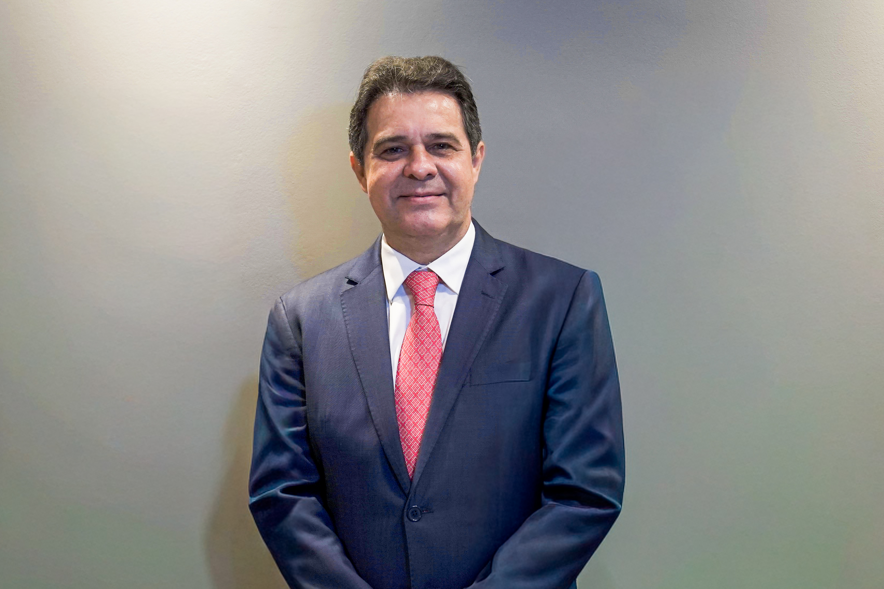 Prefeito Evandro posa para a foto